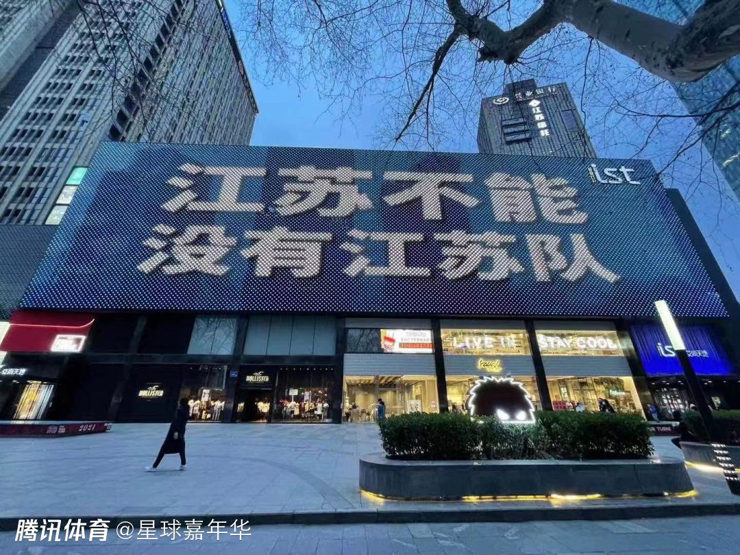 更多的观众表示影片完美重现了中国冬奥首金诞生这一振奋人心的时刻，同时也为金牌背后的汗水与艰辛泪目了，你永远都可以相信中国速度，致敬中国体育人